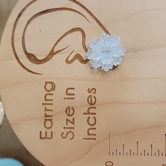 COPY - Sculptural Shimmer Flower Stud Earrings, choice of color - Picture 4 of 7